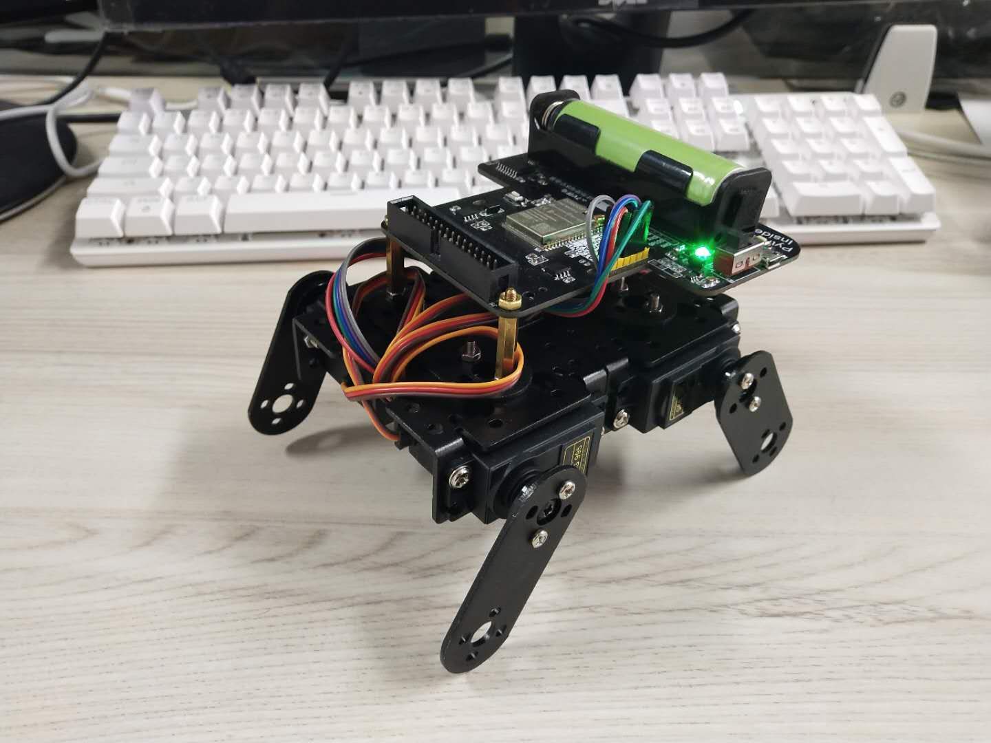 四舵机四足机器人步态实现