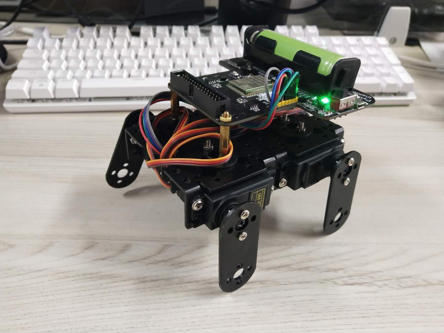 四舵机四足机器人步态实现